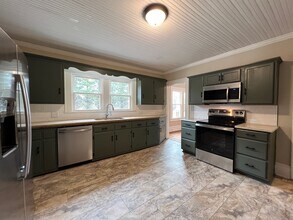 400 Bradstone Dr in Winston-Salem, NC - Building Photo - Building Photo