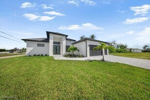 1123 NW 40th Pl in Cape Coral, FL - Building Photo
