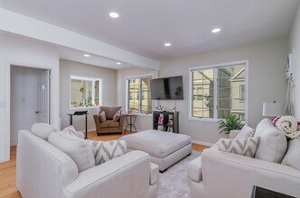 12 Obrien Ct in Bayonne, NJ - Building Photo - Building Photo