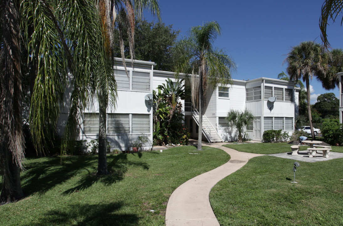 3575-3615 S School Ave in Sarasota, FL - Building Photo