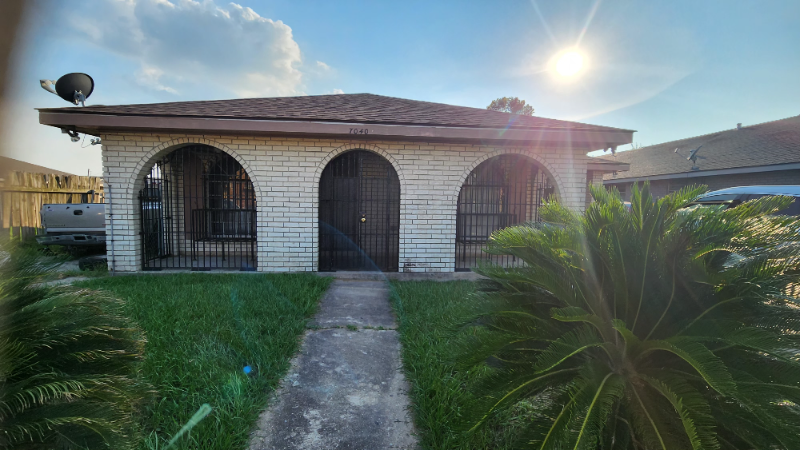 7040 Bunker Hill Rd in New Orleans, LA - Building Photo