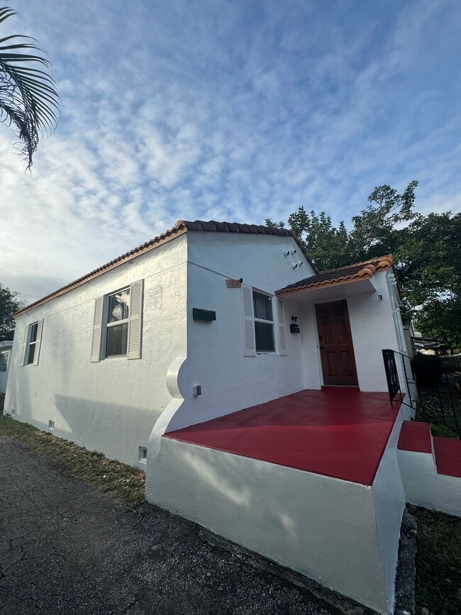1010 N 17th Ave in Hollywood, FL - Building Photo - Building Photo