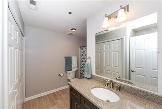 525 Olmsted Park Plz, Unit R in Charlotte, NC - Foto de edificio - Building Photo