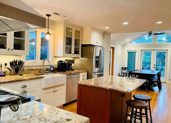 property at 501 E Poplar Ave