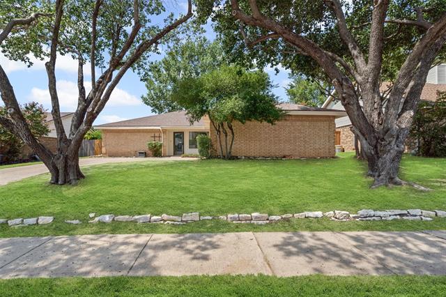 property at 2415 Amber Hill Ln