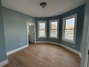 29 Cameron Ave, Unit 3 in Somerville, MA - Foto de edificio - Building Photo