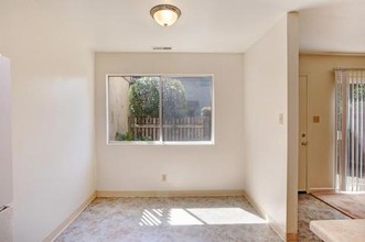 5120 Roma St in Santa Rosa, CA - Building Photo - Interior Photo