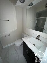 5917 N Kenmore Ave in Chicago, IL - Foto de edificio - Building Photo