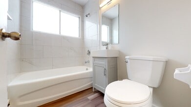 Westview in Ottawa, ON - Foto de edificio - Building Photo