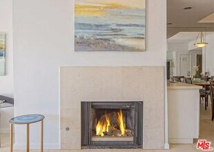 723 Westmount Dr in West Hollywood, CA - Building Photo - Building Photo