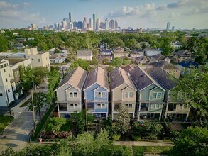 228 E Woodland St in Houston, TX - Building Photo - Building Photo