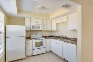 128 SE 12th Ter in Cape Coral, FL - Building Photo