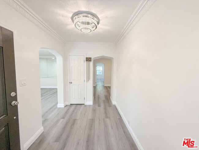 115 N Clark Dr in Beverly Hills, CA - Building Photo - Building Photo