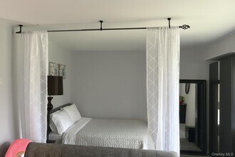 13 Pinebrook Pl in Bay Shore, NY - Building Photo - Building Photo