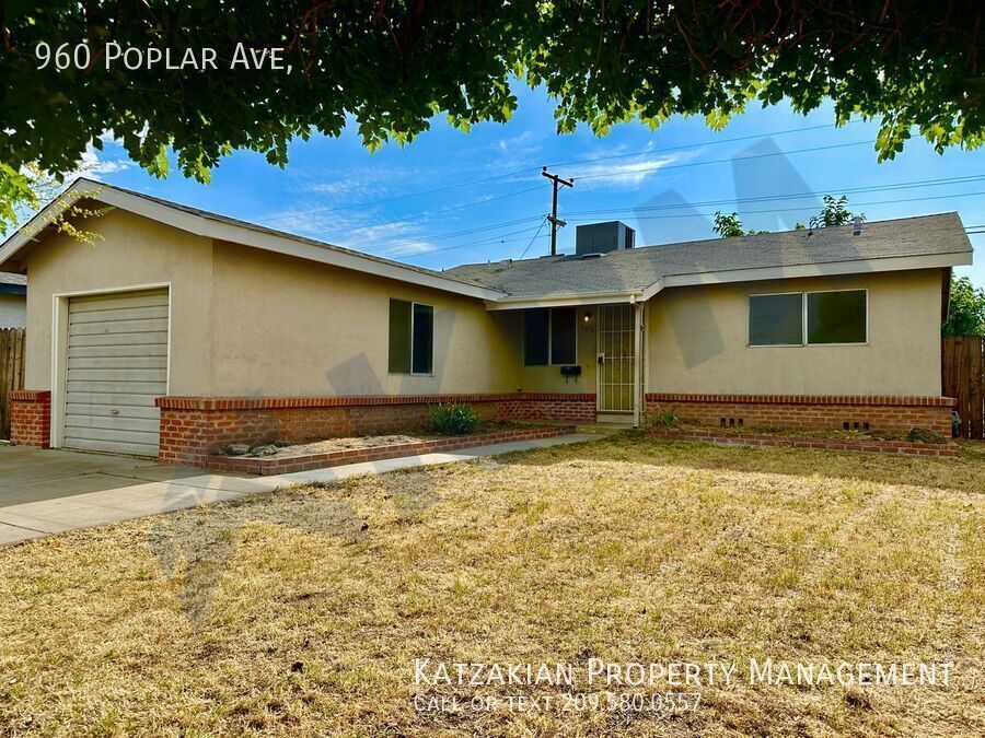 960 Poplar Ave in Manteca, CA - Foto de edificio