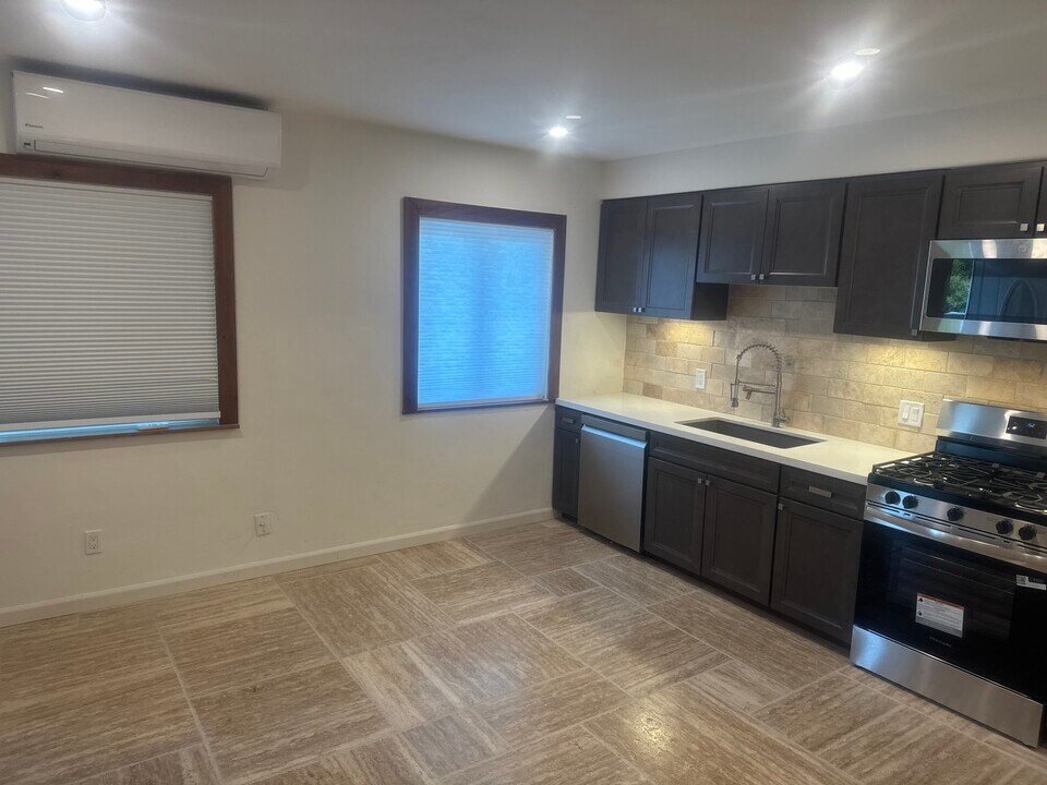 729 E Elder St, Unit A in Fallbrook, CA - Foto de edificio