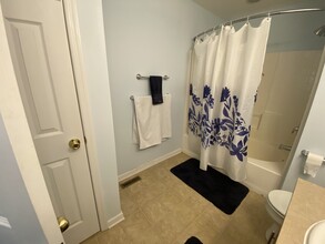 1533 Crest Park Ct in Bethlehem, PA - Building Photo - Building Photo