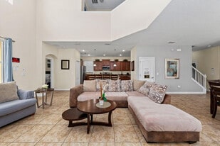 8950 Bismarck Palm Rd in Kissimmee, FL - Building Photo