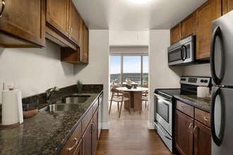 Kellogg Square in St. Paul, MN - Foto de edificio - Building Photo