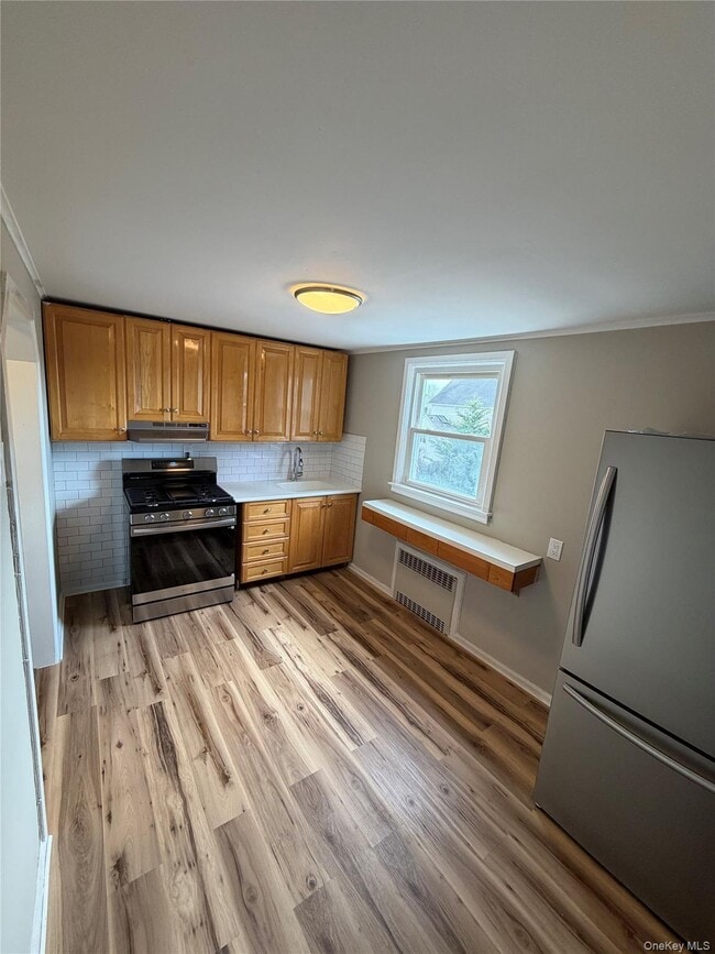 61 Hollywood Ave in Lynbrook, NY - Building Photo - Building Photo