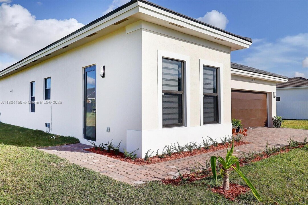 30840 SW 192nd Ct in Homestead, FL - Building Photo