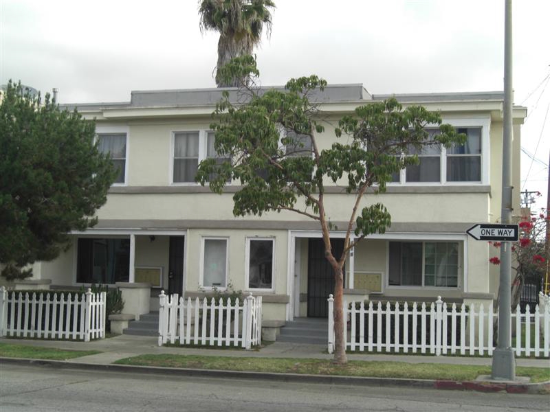 417-423 E 7th St in Long Beach, CA - Building Photo