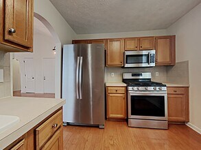 406 Redwood Trail in Canton, GA - Foto de edificio - Building Photo