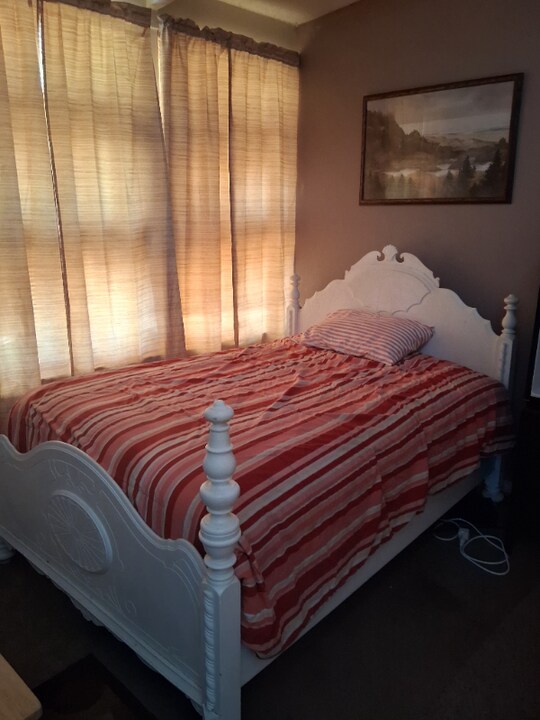 5730 Jackson Ave in Kansas City, MO - Foto de edificio