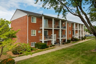MAPLE CREST in Kokomo, IN - Foto de edificio - Building Photo