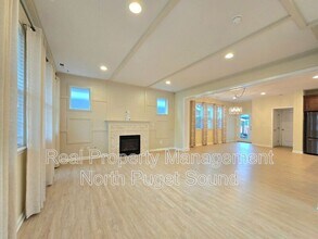 4421 Riverfront Blvd in Everett, WA - Building Photo - Building Photo