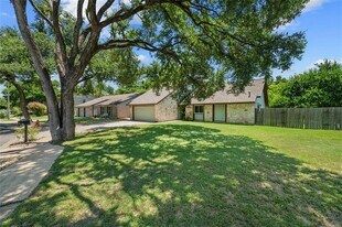10255 Missel Thrush Dr in Austin, TX - Building Photo