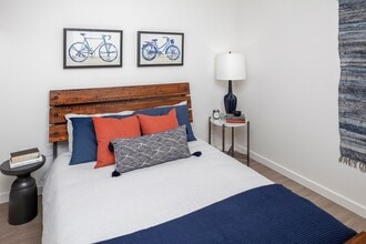 Axletree Apartments in Milwaukie, OR - Foto de edificio - Building Photo