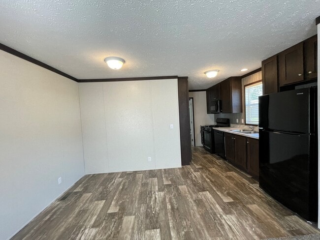199 McAuliffe Dr in Flushing, MI - Building Photo - Building Photo