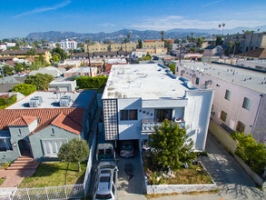 4517 Maplewood Ave in Los Angeles, CA - Foto de edificio - Building Photo