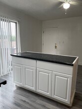 423 E 82nd St, Unit #3 in Los Angeles, CA - Building Photo - Building Photo