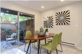 500 W Middlefield Rd in Mountain View, CA - Building Photo - Building Photo