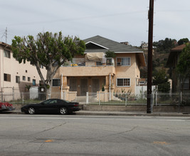 911-913 1/2 Cypress Ave in Los Angeles, CA - Foto de edificio - Building Photo