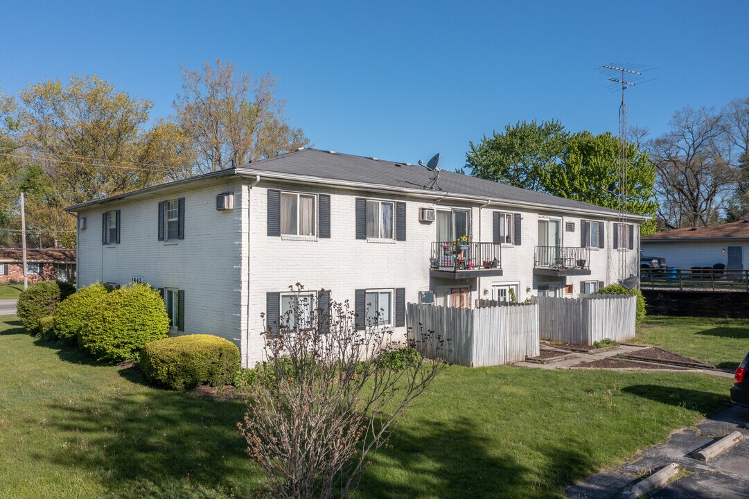 1642 Brooke Park Dr in Toledo, OH - Foto de edificio