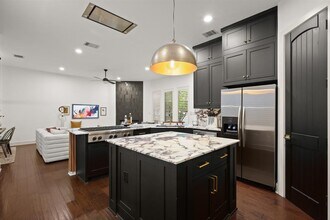 2400 Kinney Rd in Austin, TX - Building Photo - Building Photo