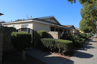 3030 Garnet Ln in Fullerton, CA - Foto de edificio - Building Photo