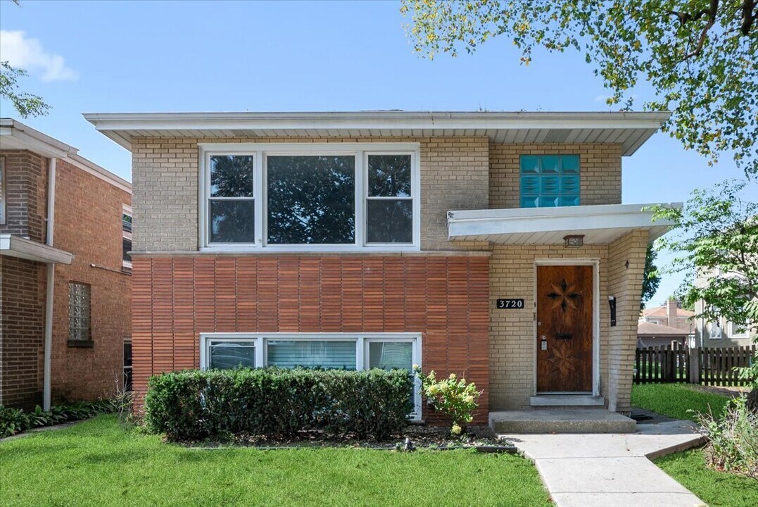 3720 East Ave in Berwyn, IL - Building Photo