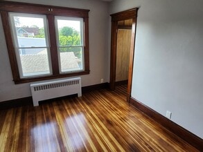 43 Wildermere St in Chicopee, MA - Building Photo - Building Photo