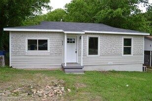 701 E Main St in Denison, TX - Building Photo