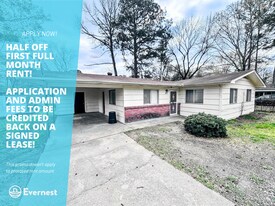 3018 Meadow Forest Dr in Jackson, MS - Building Photo