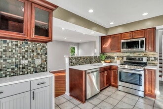 1282 Berkshire Ln in Grayslake, IL - Building Photo - Building Photo