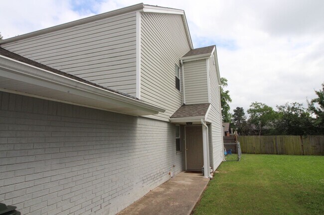property at 1706 Jennifer Cir