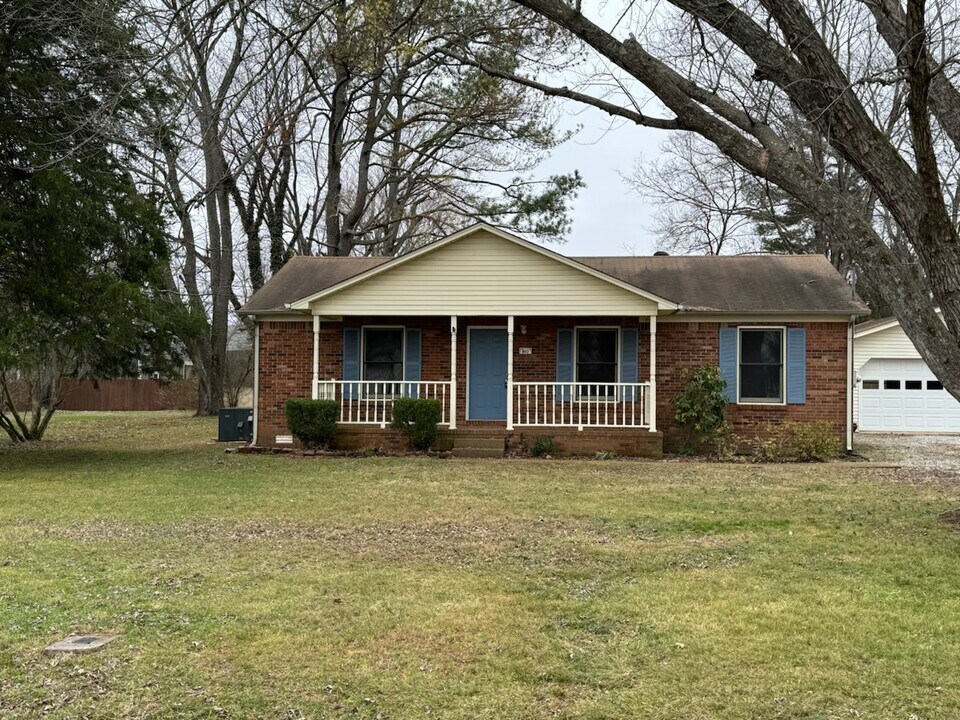803 Kincaid St in Spring Hill, TN - Building Photo