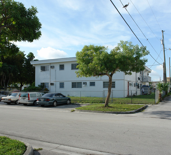 Unwind in Comfort: 1 & 2- Bedroom Apartmen... in North Miami Beach, FL - Building Photo - Building Photo