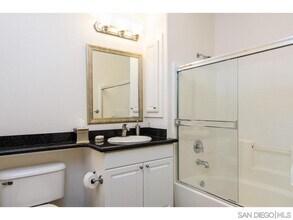 9263 Regents Rd in San Diego, CA - Building Photo - Building Photo