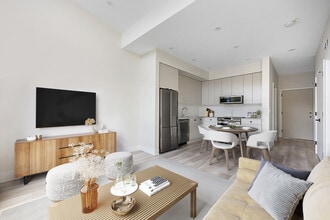 45497-45497 Campus Dr in Chilliwack, BC - Building Photo - Building Photo